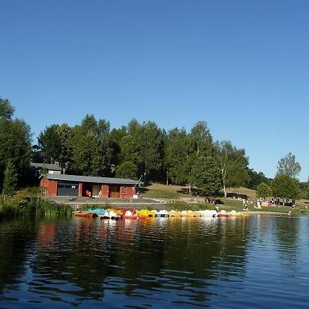 Hotel Domaine Relais du Lac à Saint-Symphorien-de-Thenieres Extérieur photo