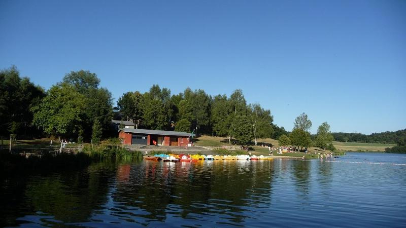 Hotel Domaine Relais du Lac à Saint-Symphorien-de-Thenieres Extérieur photo